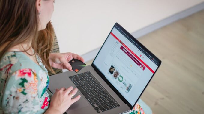 7 Mistakes to Avoid When Buying a Laptop in 2026